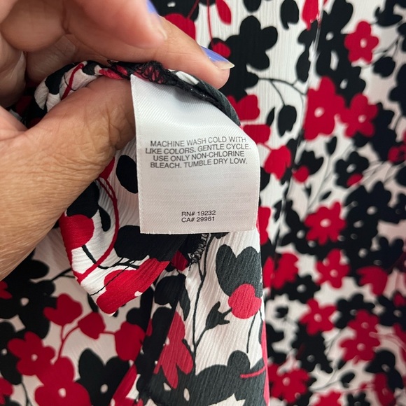 Alfred Dunner Red and Black Notched Collar Button Down Shirt. H-17 - Picture 7 of 10